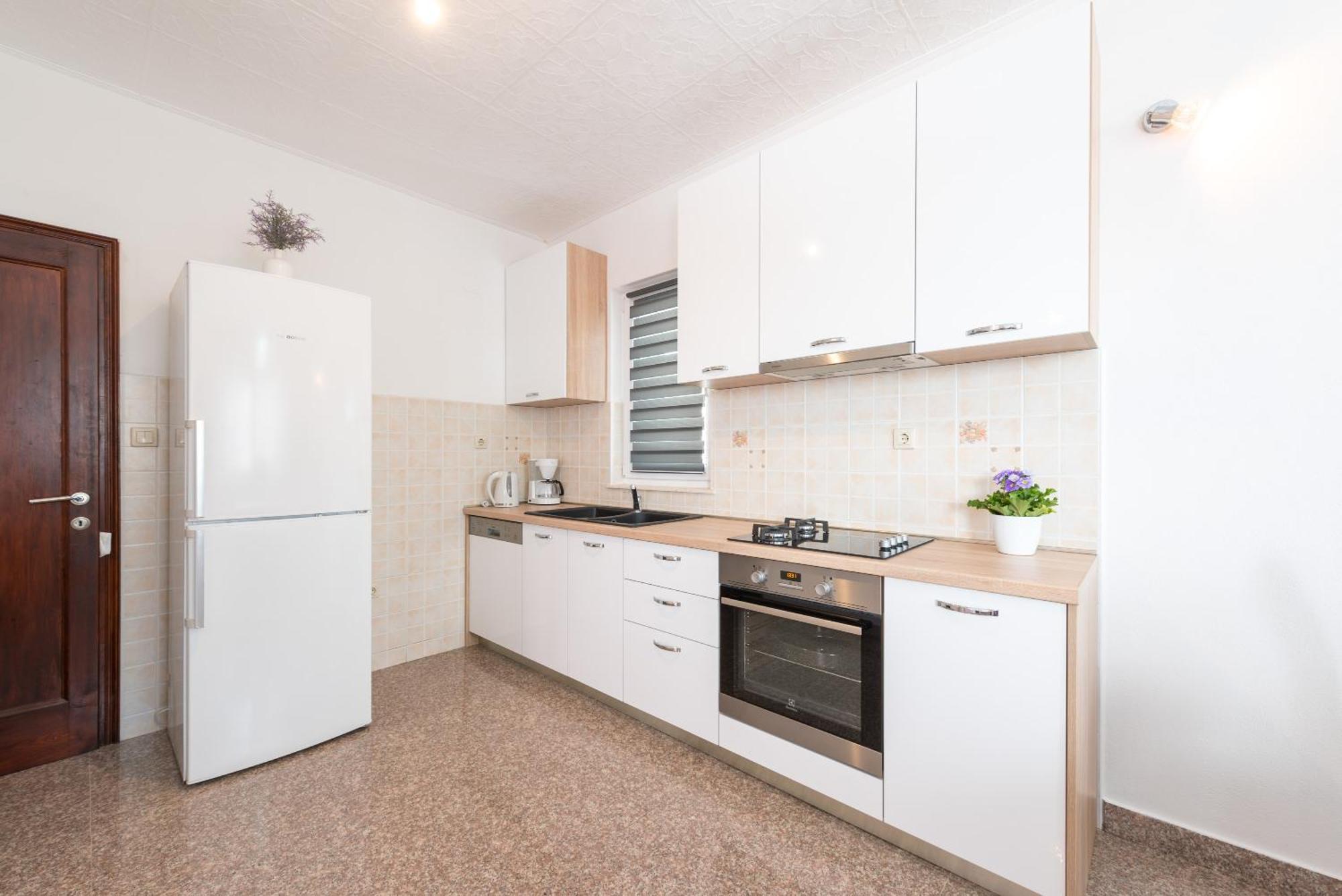 Luxury Apartment With Garden Jacuzzi And Wellness Trogir Eksteriør billede
