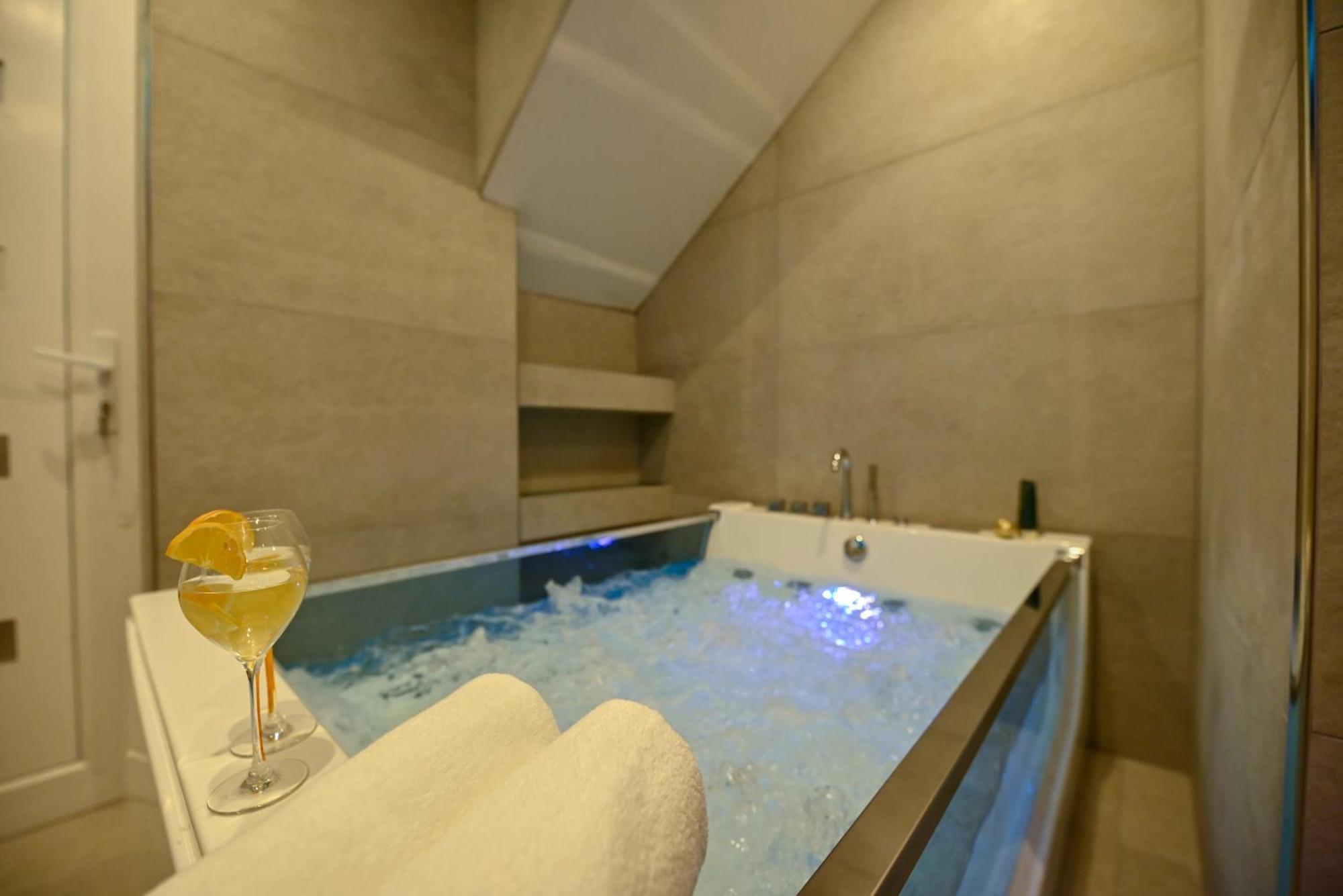 Luxury Apartment With Garden Jacuzzi And Wellness Trogir Eksteriør billede