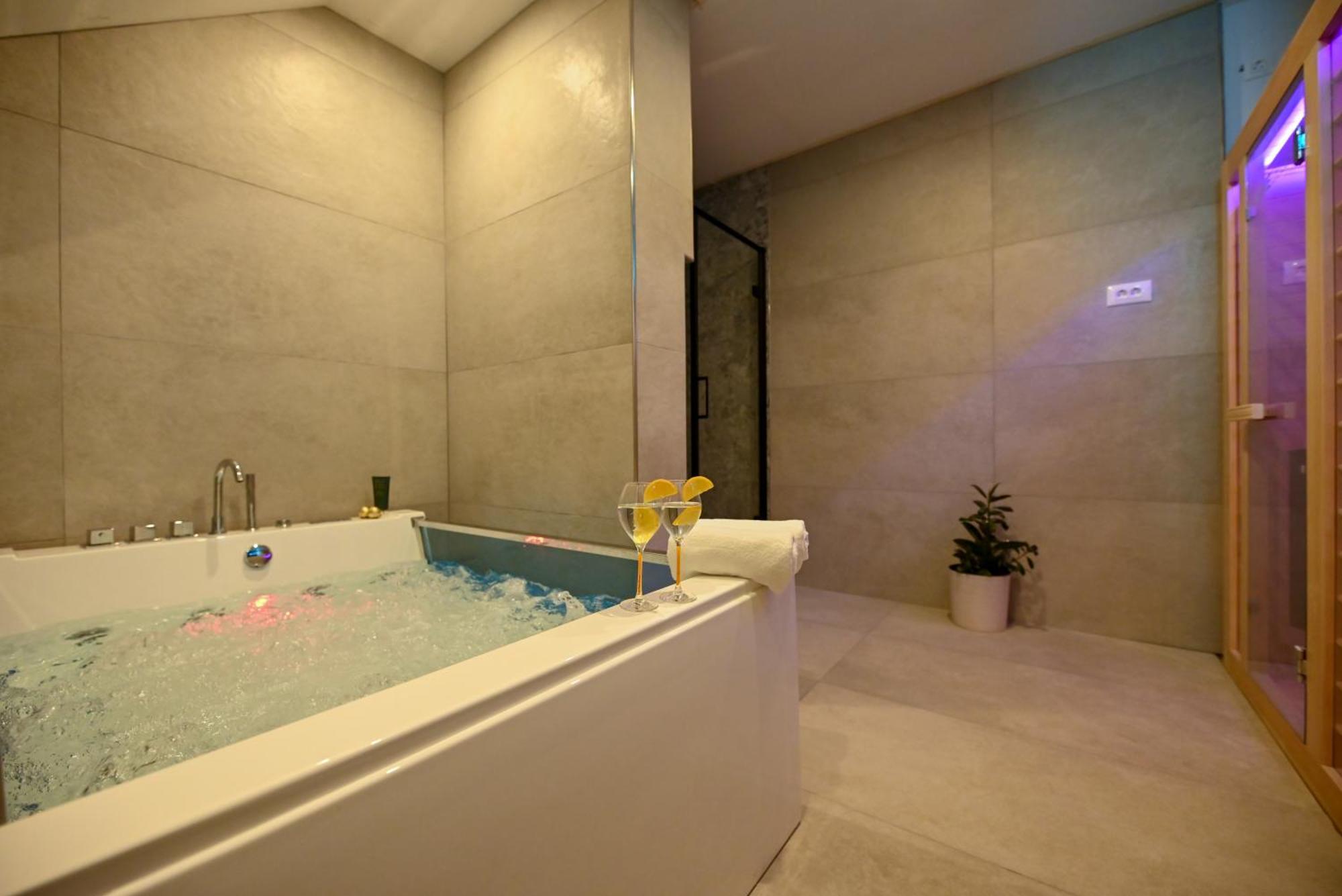 Luxury Apartment With Garden Jacuzzi And Wellness Trogir Eksteriør billede