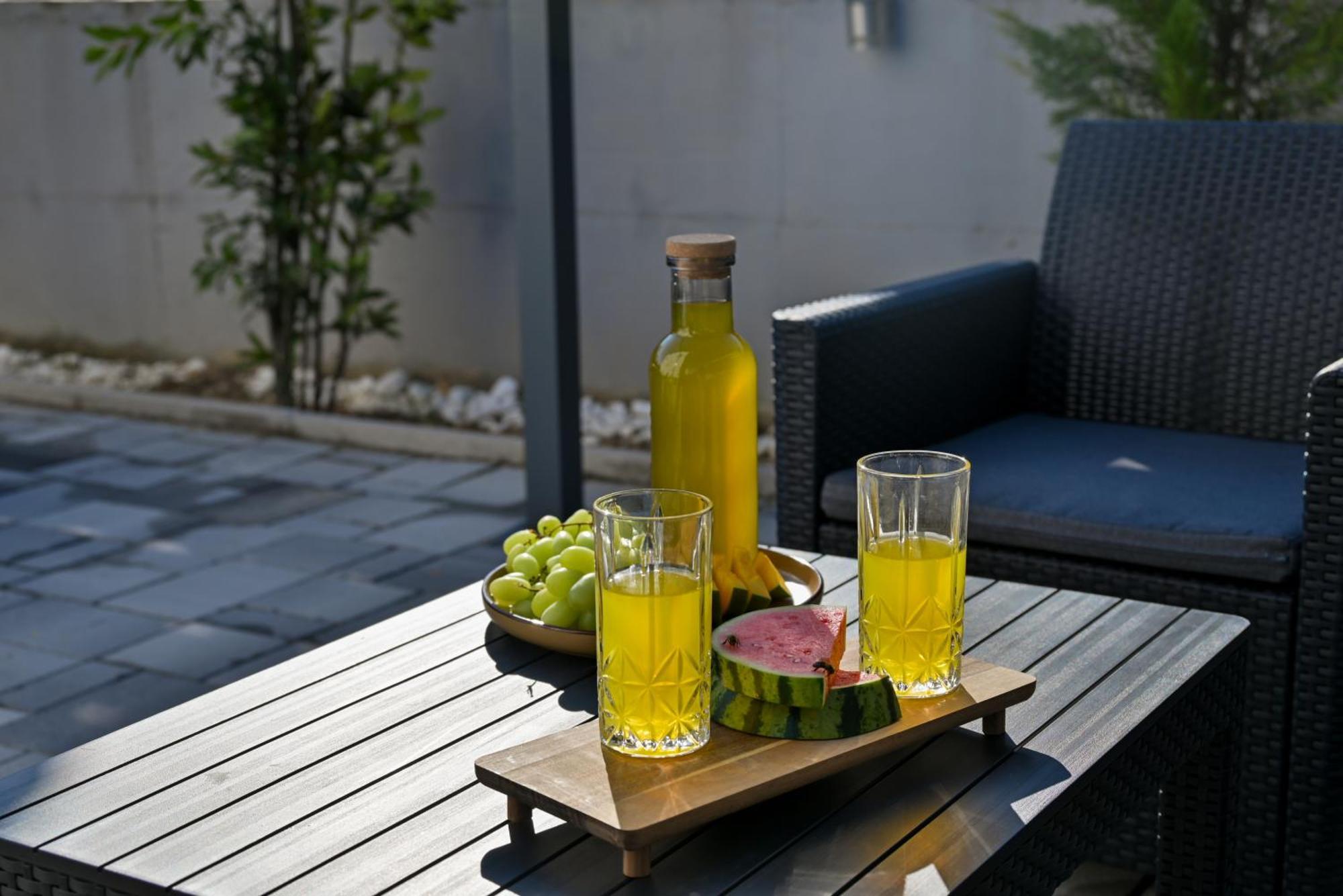 Luxury Apartment With Garden Jacuzzi And Wellness Trogir Eksteriør billede