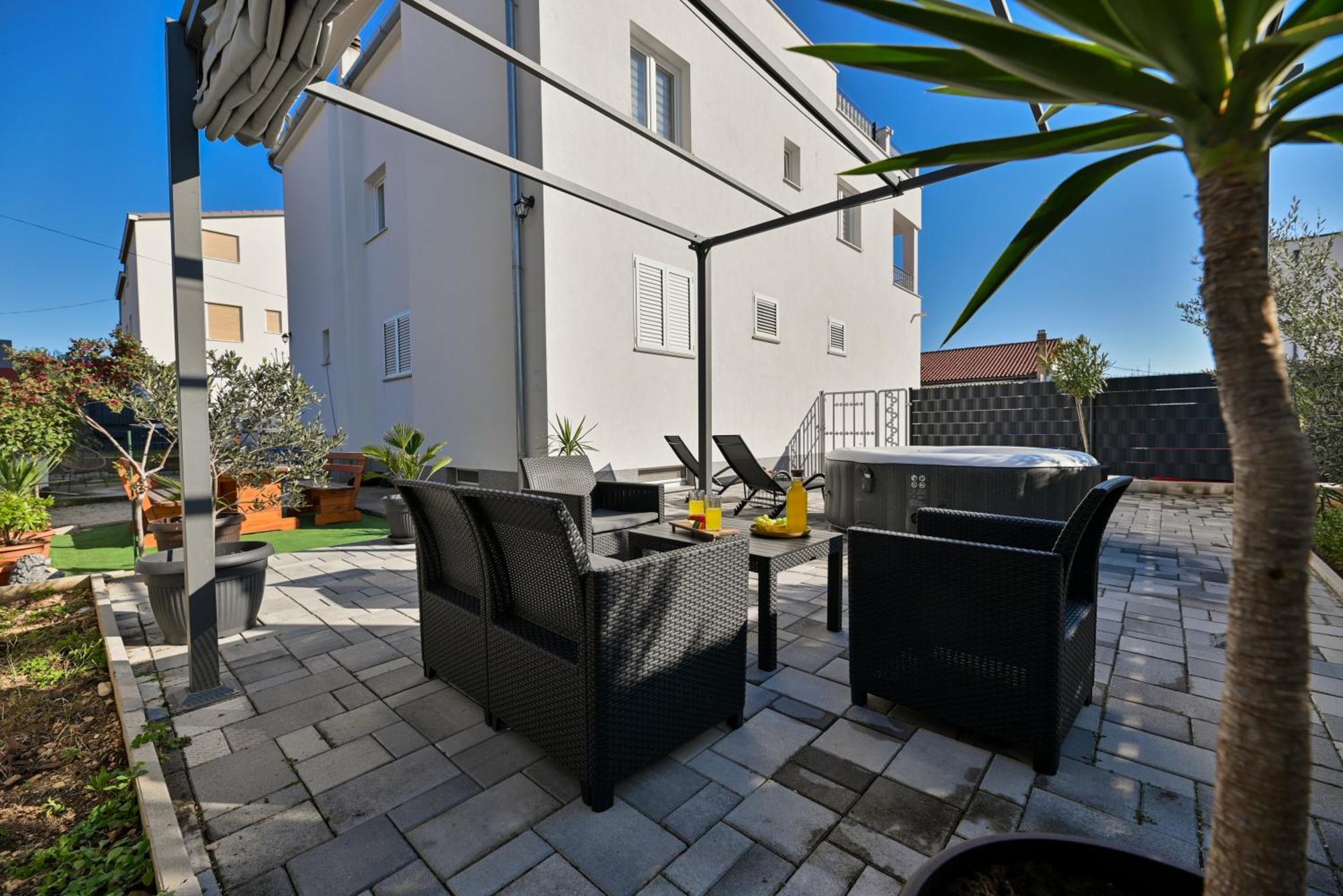 Luxury Apartment With Garden Jacuzzi And Wellness Trogir Eksteriør billede