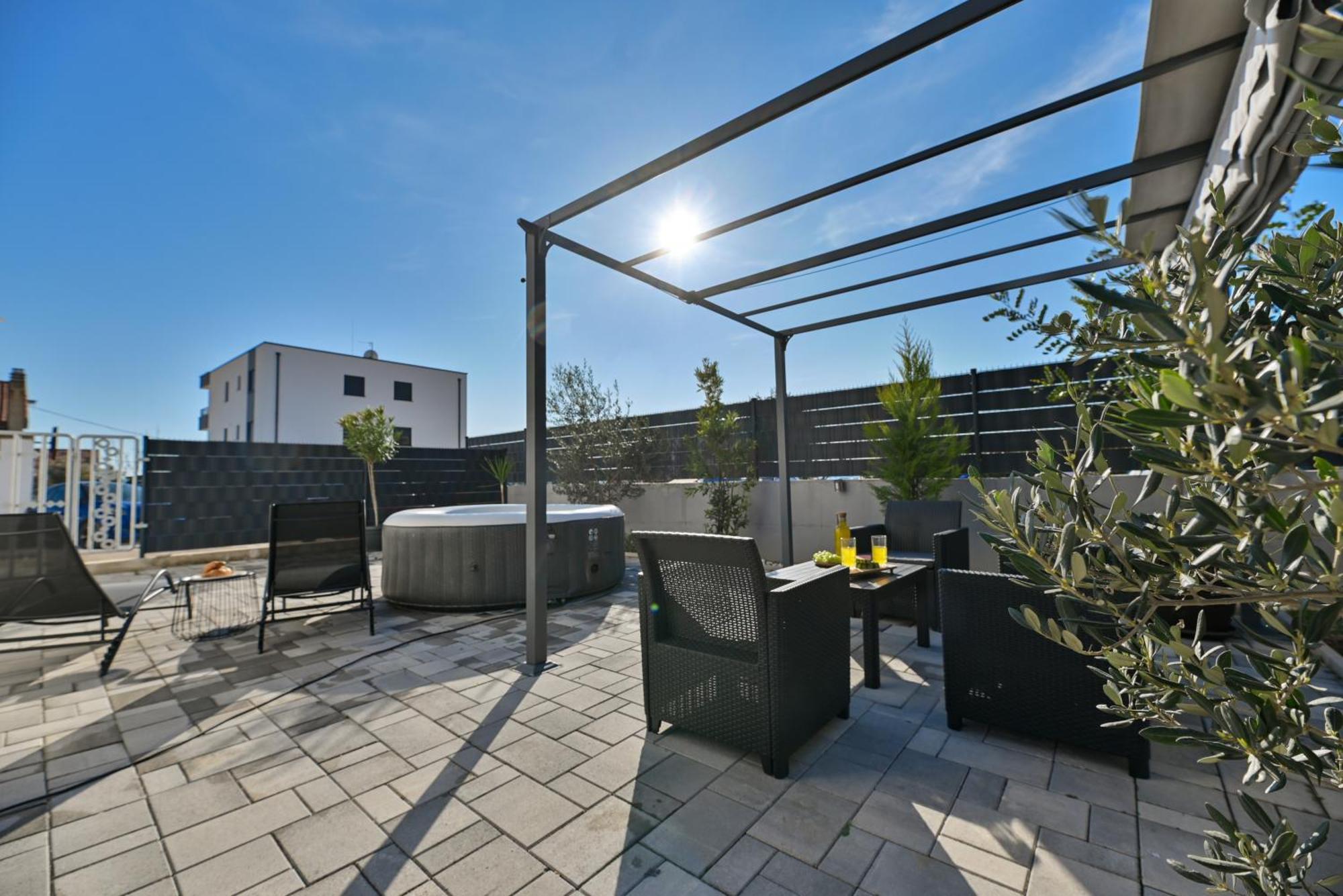 Luxury Apartment With Garden Jacuzzi And Wellness Trogir Eksteriør billede