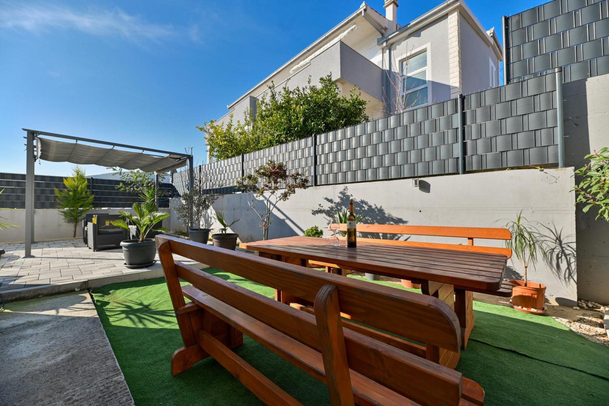 Luxury Apartment With Garden Jacuzzi And Wellness Trogir Eksteriør billede