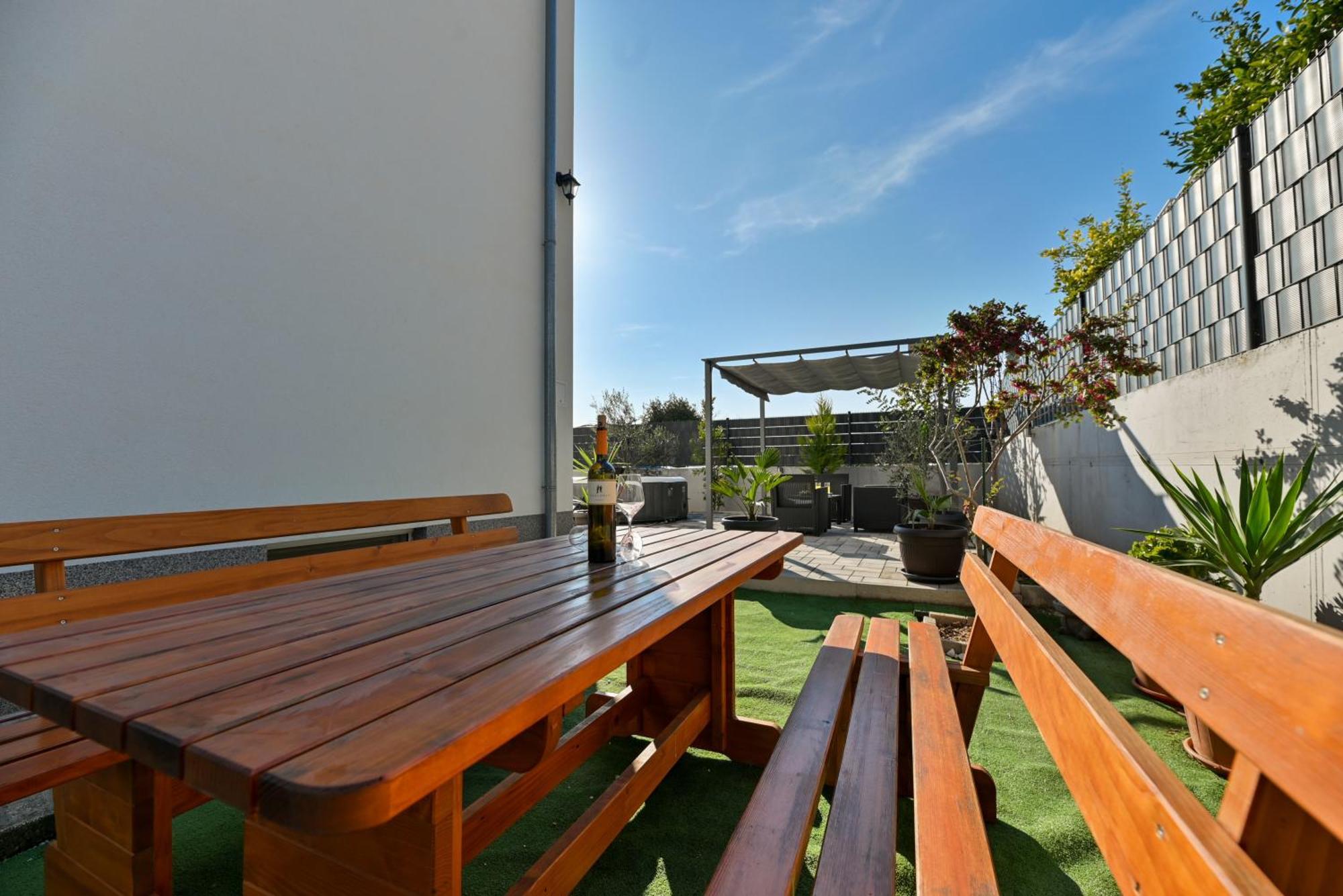 Luxury Apartment With Garden Jacuzzi And Wellness Trogir Eksteriør billede