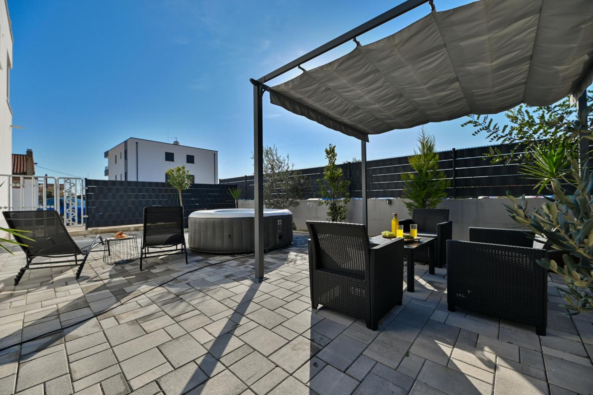 Luxury Apartment With Garden Jacuzzi And Wellness Trogir Eksteriør billede