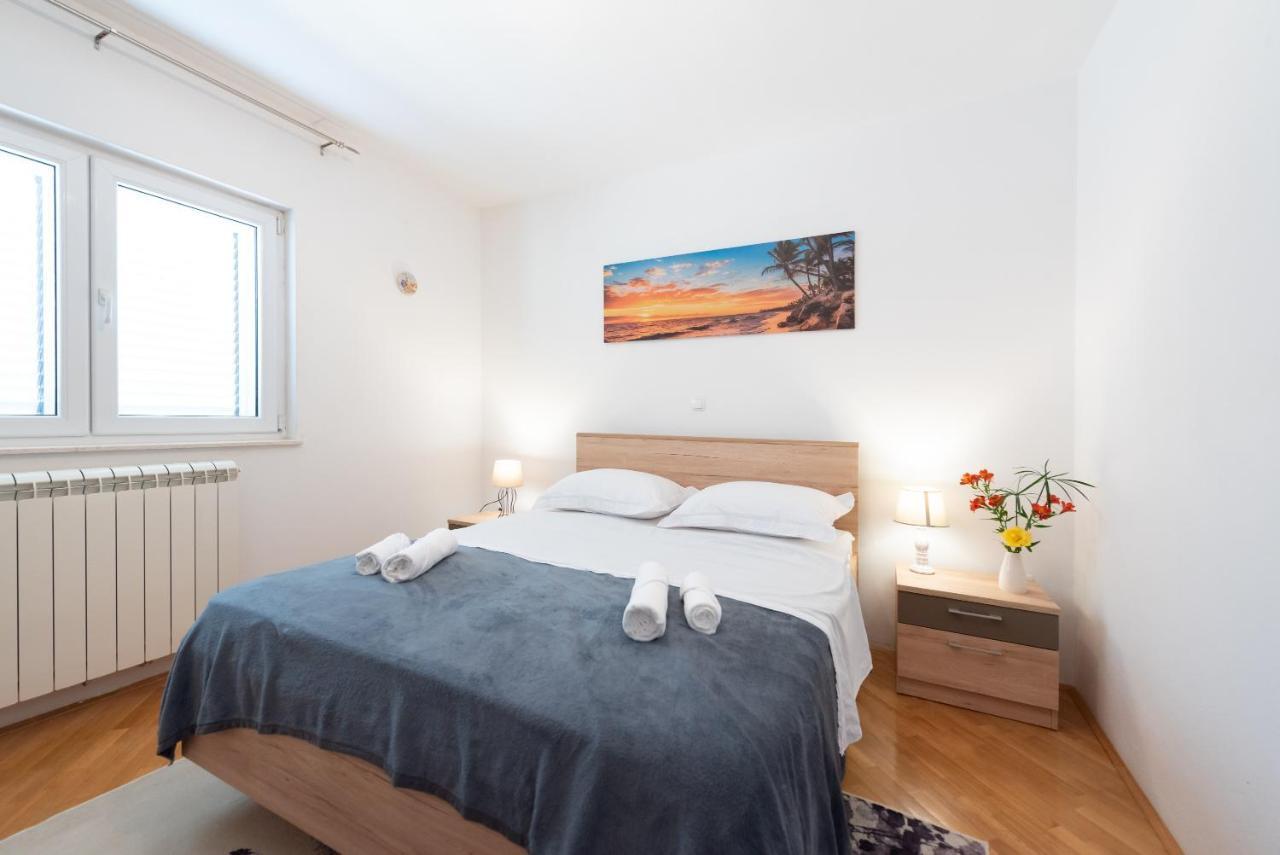 Luxury Apartment With Garden Jacuzzi And Wellness Trogir Eksteriør billede