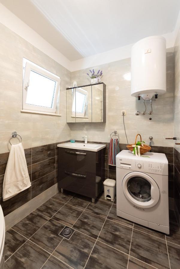 Luxury Apartment With Garden Jacuzzi And Wellness Trogir Eksteriør billede