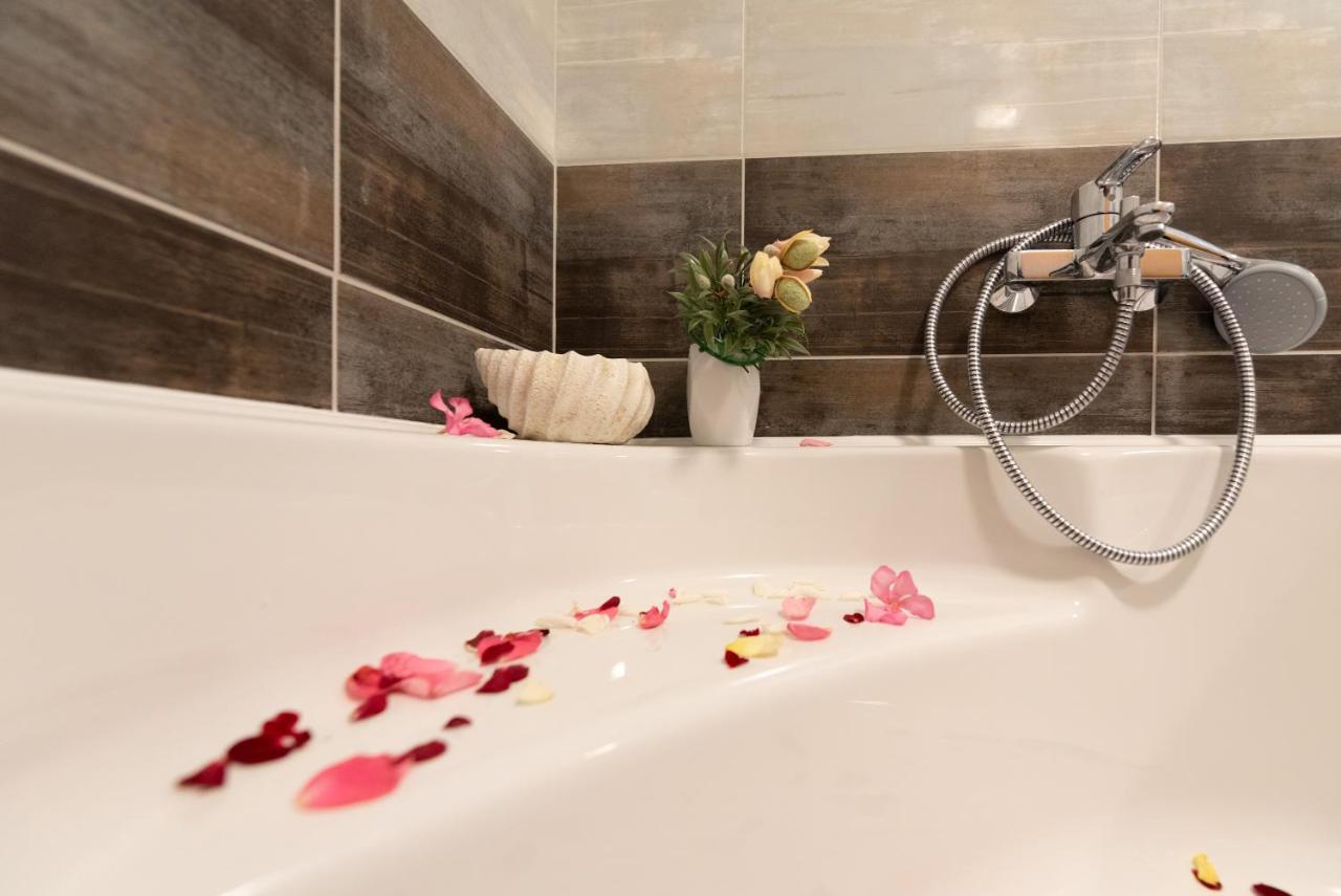 Luxury Apartment With Garden Jacuzzi And Wellness Trogir Eksteriør billede